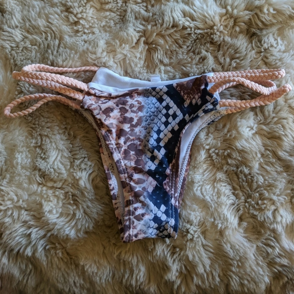 Cheeky bikini bottoms